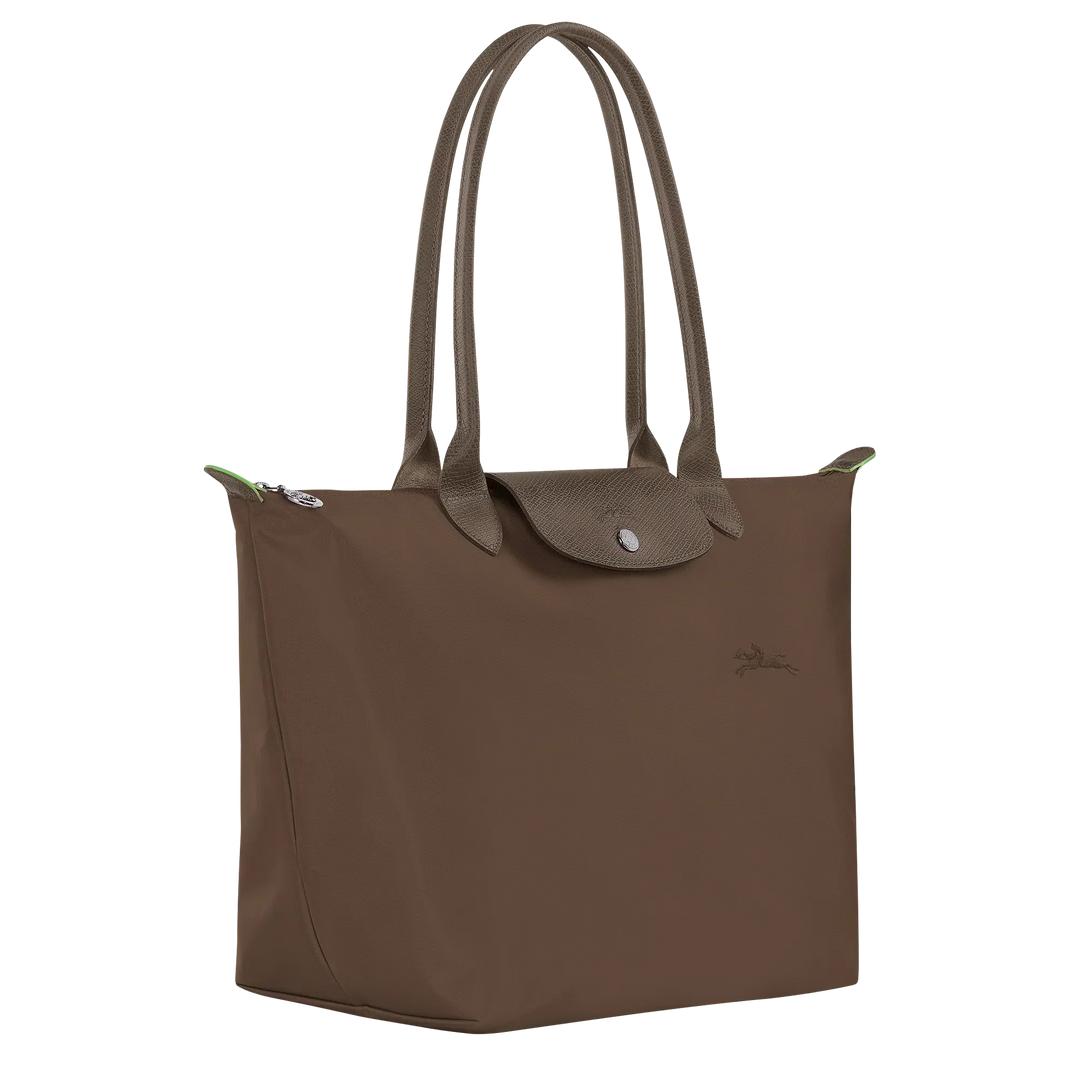 Grande Tote, Γη
