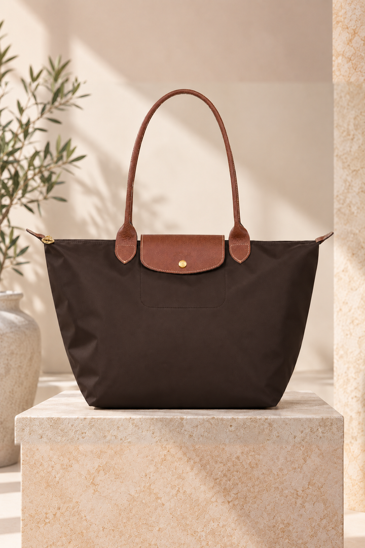 Grande Tote, Έβενος